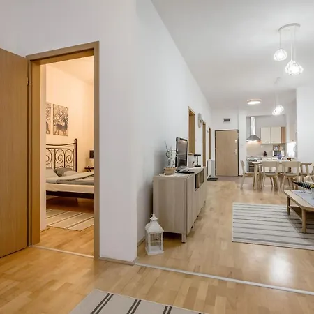 Apartment Downtown Charm In
