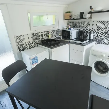 Hi-bp Garden Batsanyi Tiny House Near The Train With Free Parking Apartment