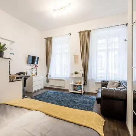 Stylish Downtown Apartment *