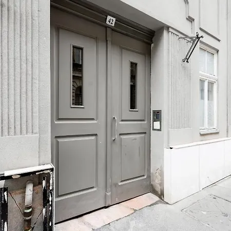 Apartment Stylish Downtown Budapest