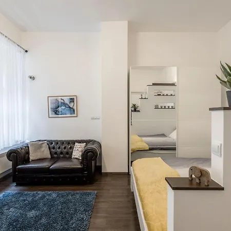 Stylish Downtown Apartment