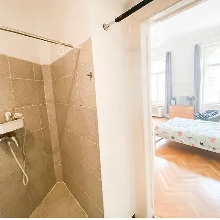 Big City Center 170 M2-new York Cafe Apartment