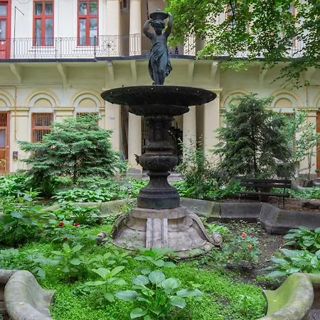 L10 Dolce * Budapest