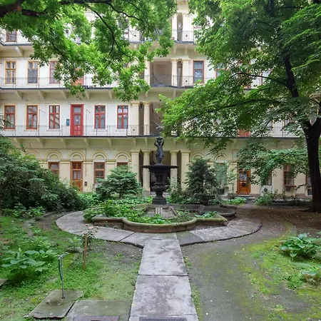 L10 Dolce * Budapest