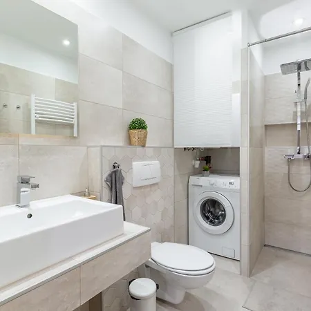 L10 Dolce * Budapest