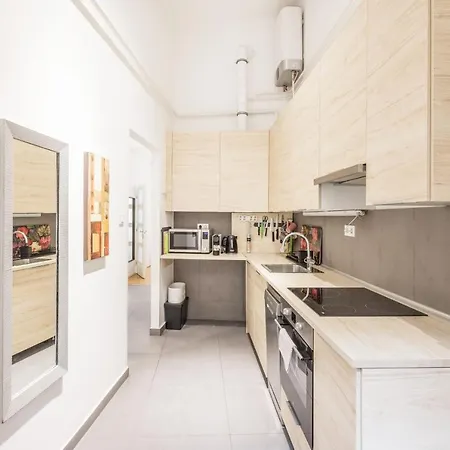 Elegant In Super Location * בודפשט