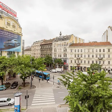 Elegant In Super Location Apartment Budapest