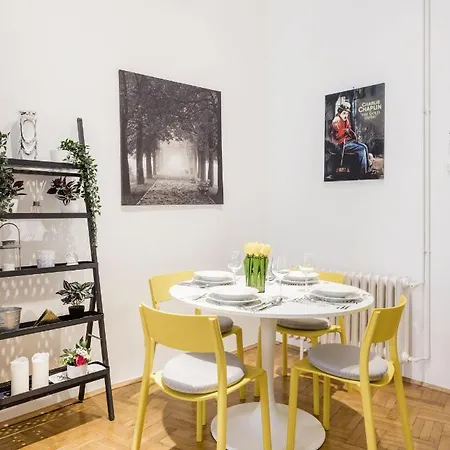 Elegant In Super Location Apartment