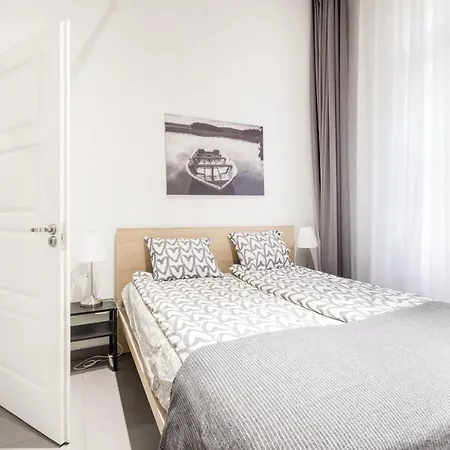 Elegant In Super Location Apartment Budapest