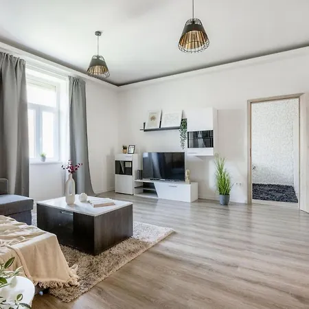 Apartamento Casadeco Inspired Minimalist W/ New York Cafe Views *