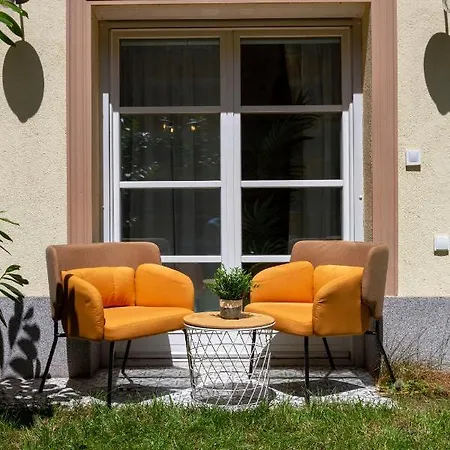 Apartment Unique 3 Floor With 4bdrm, 3bthrm Budapest