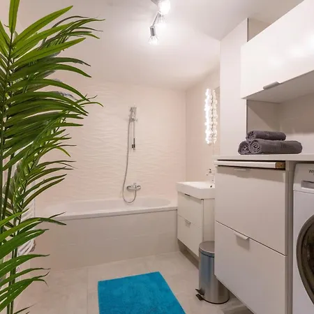 Unique 3 Floor With 4bdrm, 3bthrm Budapest