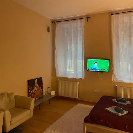Clark Apartman **