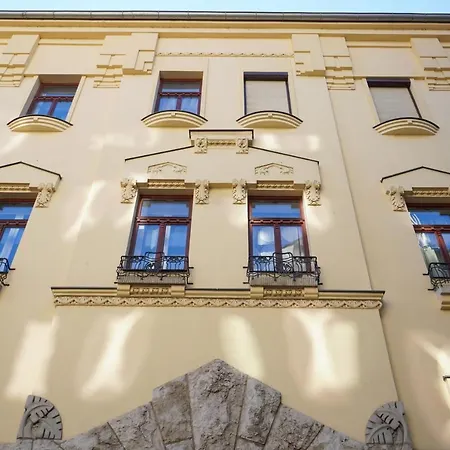 Apartment Gozsdu Downtown *