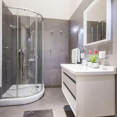 Apartment Elegant In Super Location *