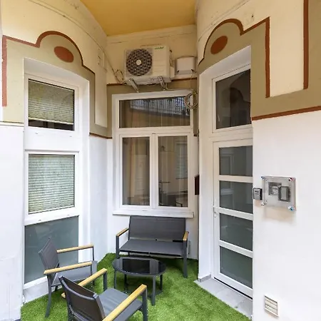Kazinczy 10 With 3 Bedrooms Appartement Boedapest