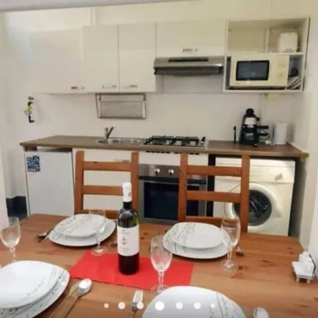 Apartment Gallery Flat In Party District *