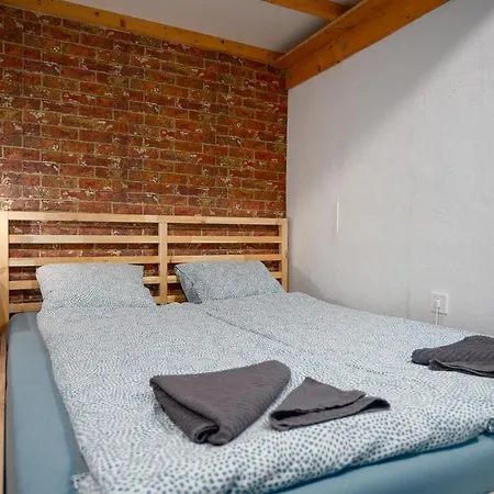With Free Parking Apartment *
