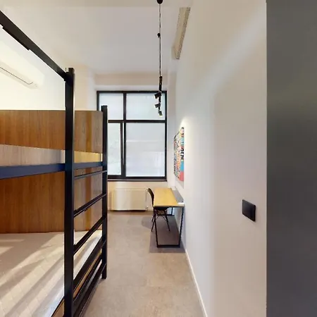 Apartment In 10 *