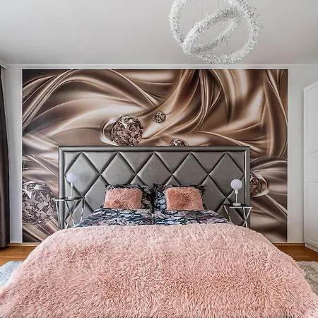 Apartment Penthouse Three Bedrooms, Three Balconies With Free Parking In Kiraly Street *