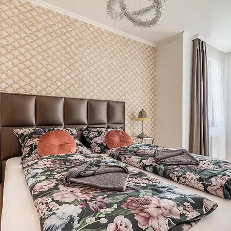 Penthouse Three Bedrooms, Three Balconies With Free Parking In Kiraly Street *