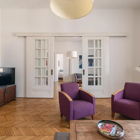 Appartement Sunny, Airy, Artsy & Authentic Loft With Balcony *