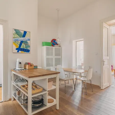 Appartement Sunny, Airy, Artsy & Authentic Loft With Balcony