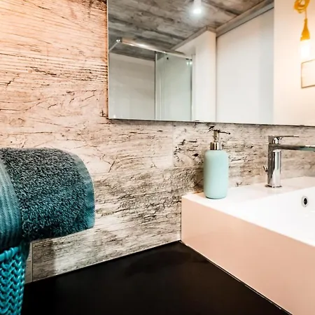 Twin Apartment *