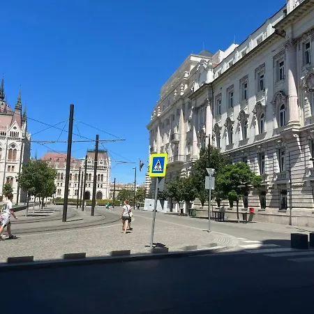 Academy - Elegant Place Next To The Parliament Appartement