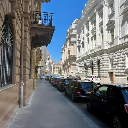 Academy - Elegant Place Next To The Parliament *