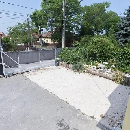 Hi-bp Garden Batsanyi Tiny House Near The Train With Free Parking Apartment *