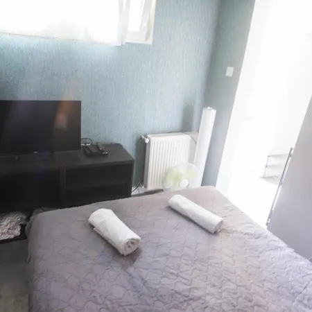 Apartment Hi-bp Garden Batsanyi Tiny House Near The Train With Free Parking Budapest