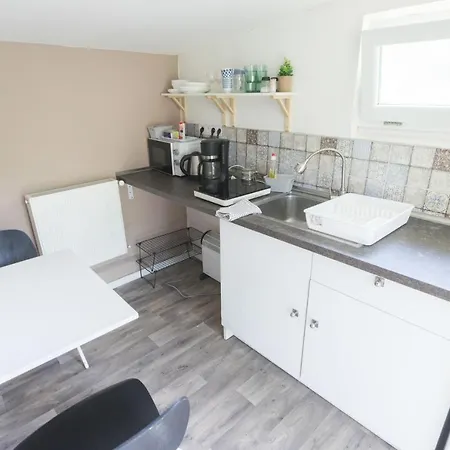 Hi-bp Garden Batsanyi Tiny House Near The Train With Free Parking