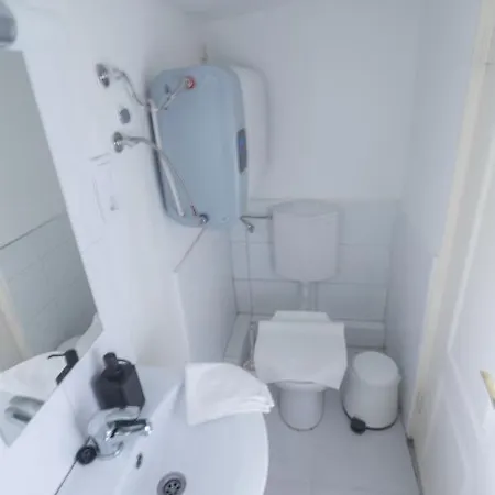 Hi-bp Garden Batsanyi Tiny House Near The Train With Free Parking Apartment