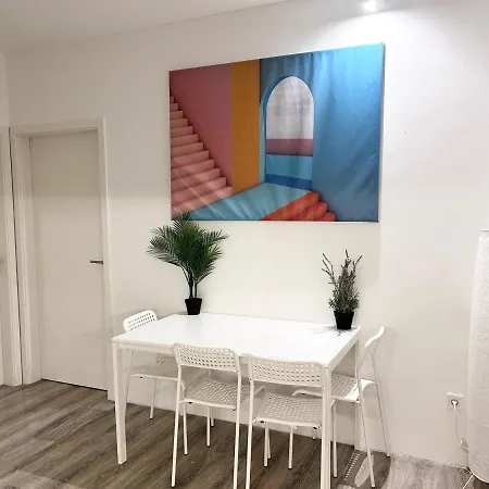 Downtown Family Haven: Modern 3br With Balcony And Parking Apartment *