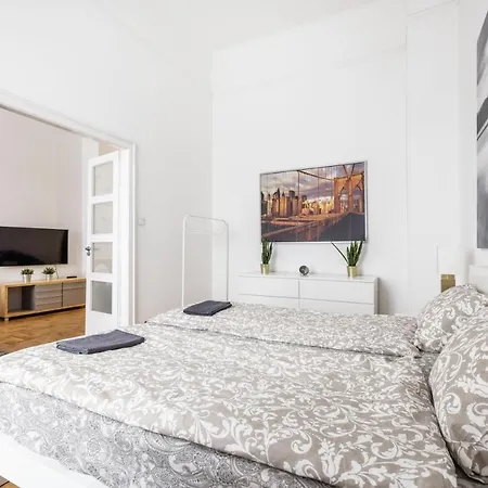 Elegant In Super Location Apartment *