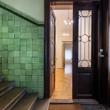 Apartment Orangehomes Kalvin Sq 2 Bedroom Budapest