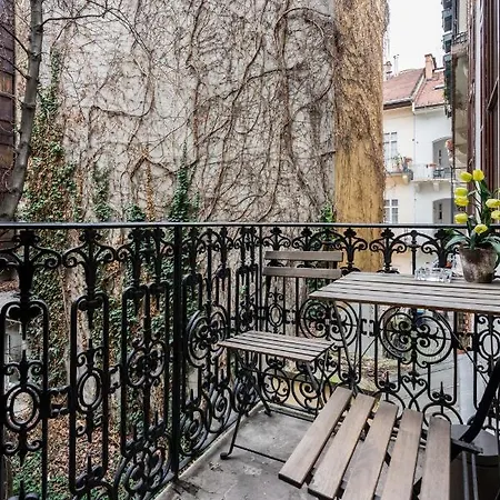 Pyvo Street With Balcony By Nw Apartment *