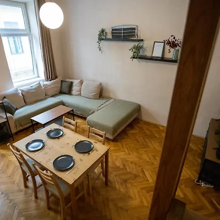 With Free Parking Apartment *