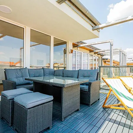 Luxury With Balcony In Downtown Boedapest