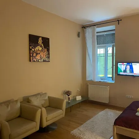Apartment Clark Apartman ** *