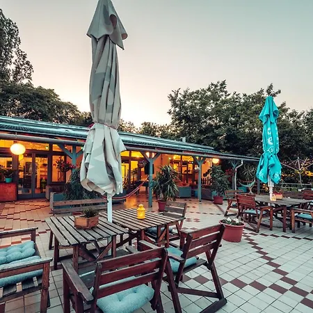 Island (adults Only) Hostel *