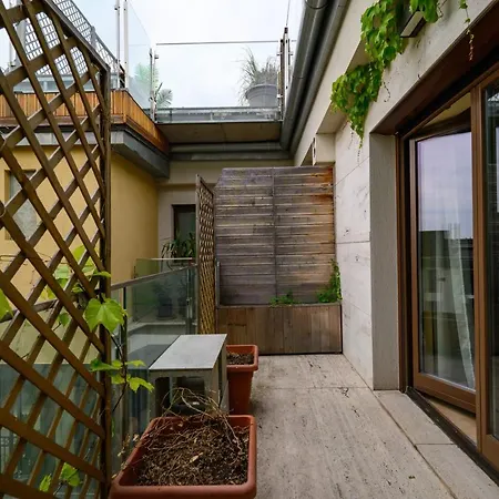 3bedroom Triplex Rooftop Apartment *