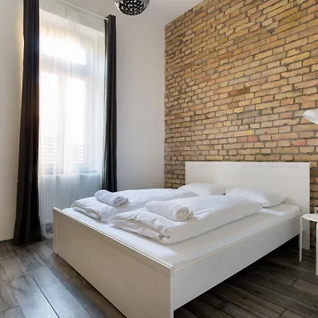 J26 Josika Apartament *