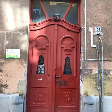 Apartament Near Park Only 5 Minutes Walk , Where Find The World Famous Szechenyi Thermal Bath Spa, Capital Circus , Museums The Is Modern And Newly Renovated ,in A Quiet And Peaceful Oasis With Ac ,smart Tv, High Speed Internet *