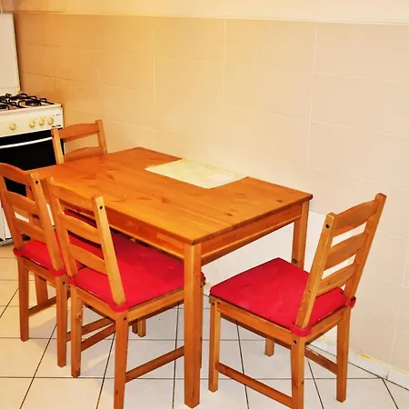 Garibaldi Apartman *