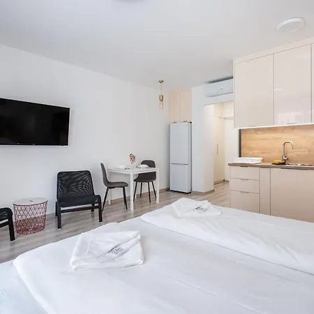 Copper Beech Apartment *
