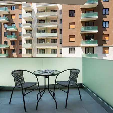 Copper Beech Apartment *