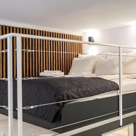Apartment Industrial By Danube, Margaret Island *