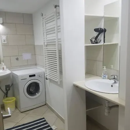 Big Cozy - Skyfall 3 Bdrm 6 Beds 1&half Baths Apartment *